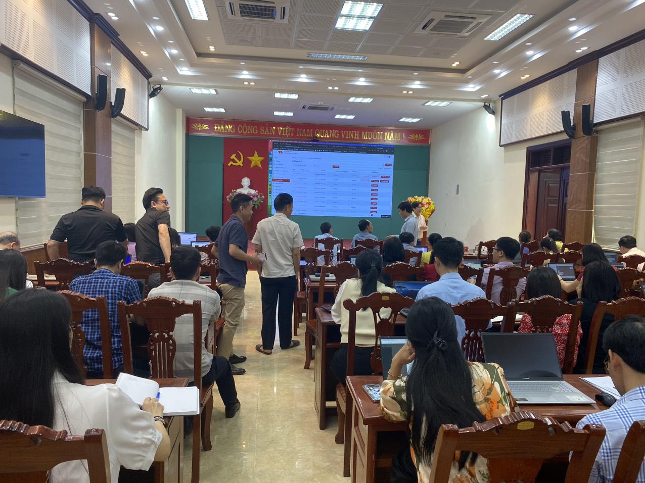Trường CĐ VHNT Việt Bấc tham gia Hội nghị tập huấn sử dụng ứng dụng Sổ tay Đảng viên điện tử