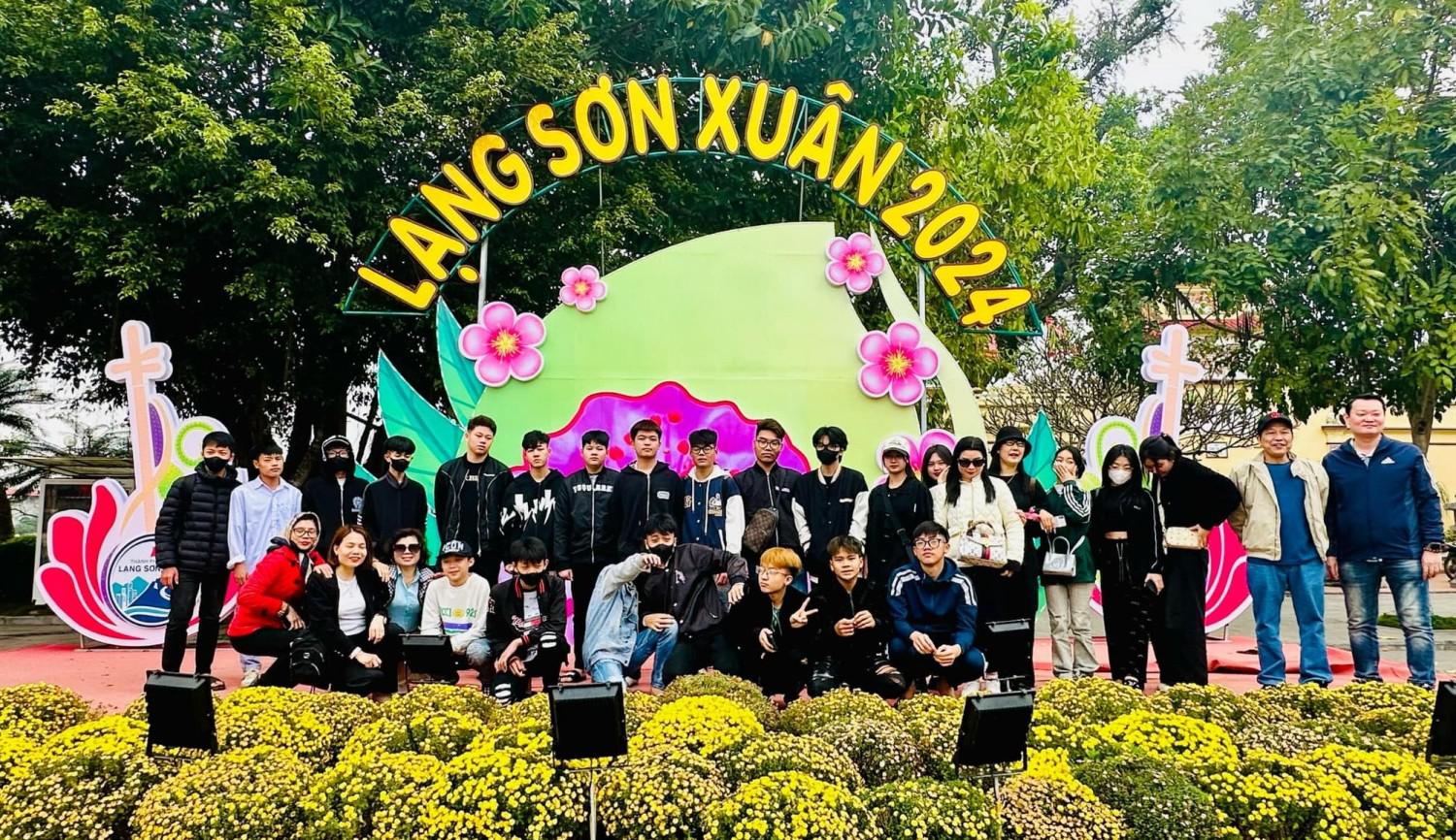 Thầy và trò Khoa Nghiệp vụ VH&DL học tập thực tế tại Lễ hội Kỳ Cùng – Lạng Sơn