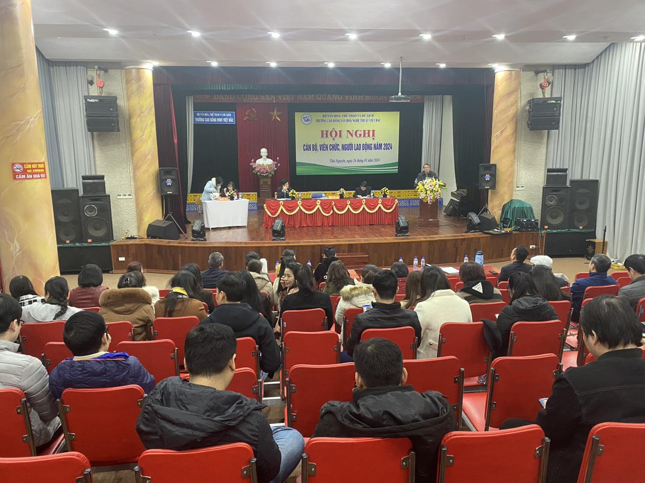 Trường CĐ VHNT Việt Bắc tổ chức thành công hội nghị viên chức và người lao động năm 2024