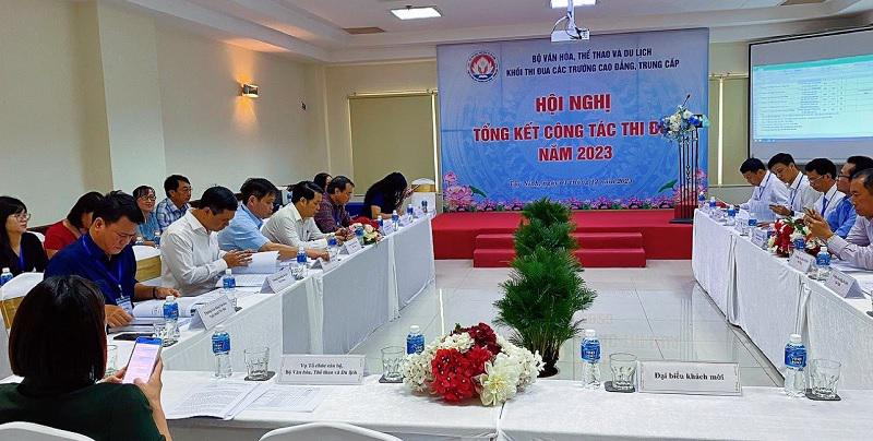 Trường CĐ VHNT Việt Bắc được suy tôn tặng cờ thi đua năm 2023