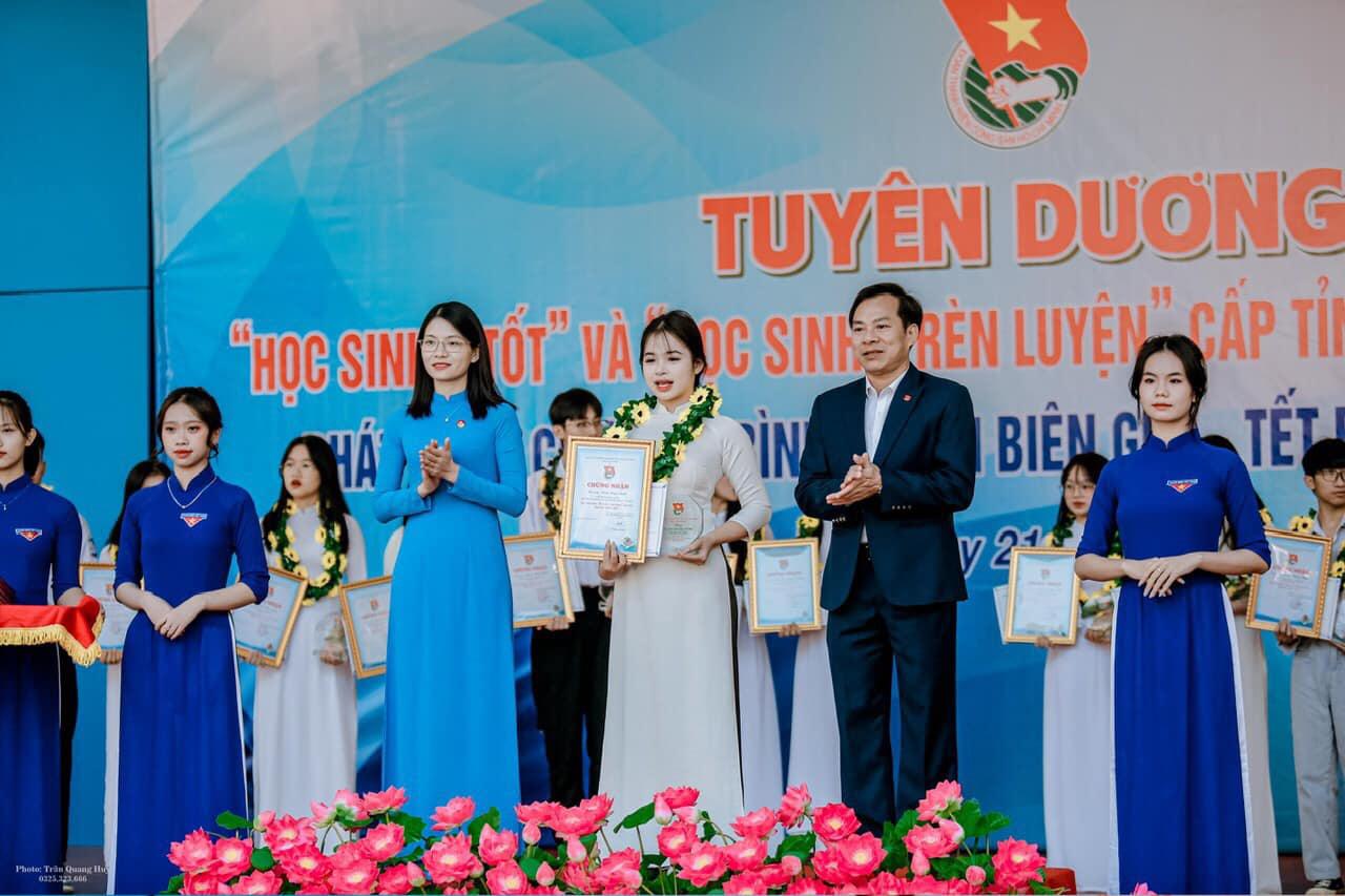 03 học sinh Trường CĐ VHNT Việt Bắc đạt danh hiệu “Học sinh 3 rèn luyện” cấp tỉnh năm học 2022-2023