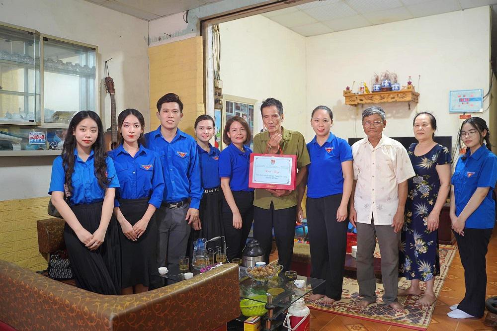Nhiều hoạt động ý nghĩa tri ân ngày 27/7 của Đoàn Trường CĐ VHNT Việt Bắc
