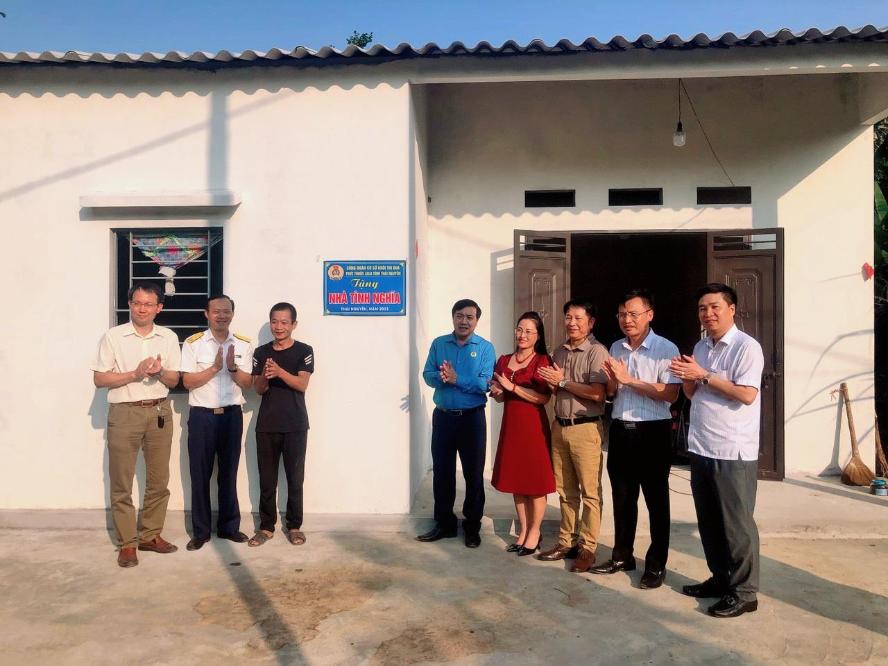 Trường CĐ VHNT Việt Bắc cùng Khối công đoàn cơ sở trực thuộc LĐLĐ tỉnh Thái Nguyên trao hỗ trợ xây dựng nhà Mái ấm công đoàn năm 2023