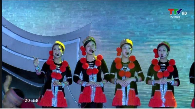 09 HSSV khoa Nghiệp vụ VH&DL tham gia chương trình nghệ thuật khai mạc năm du lịch Tuyên Quang