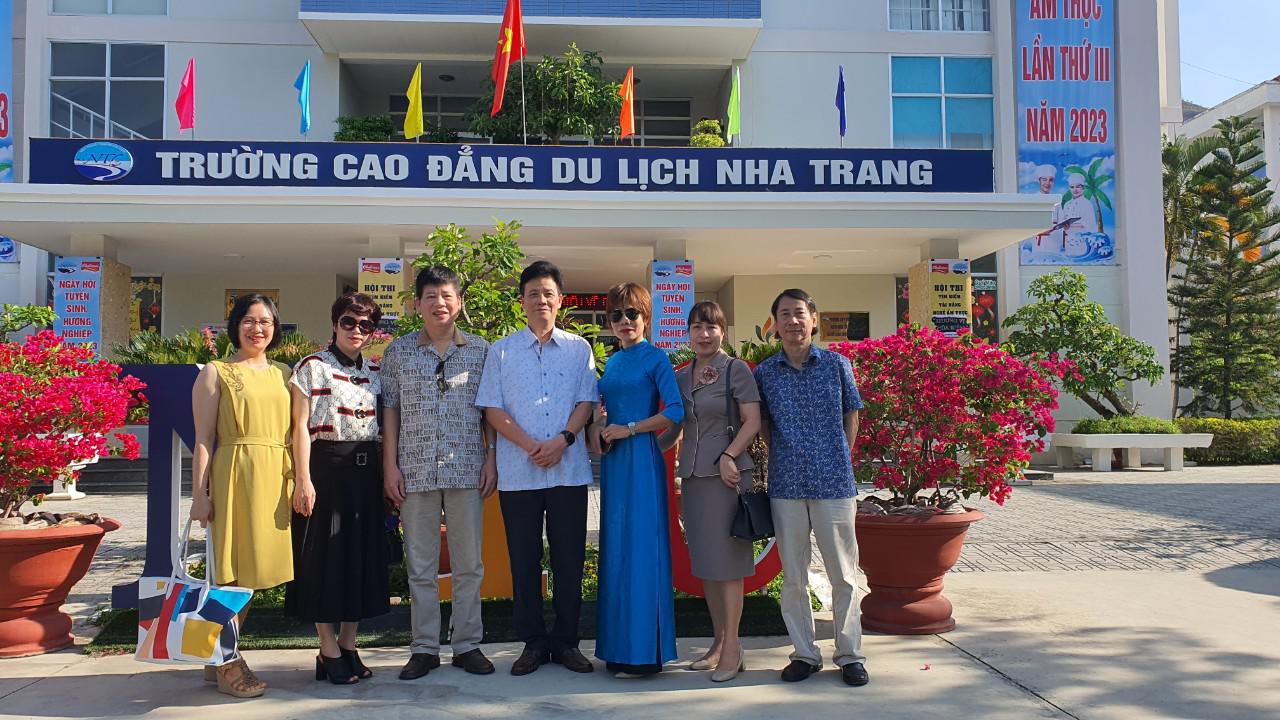 Trường CĐ VHNT Việt Bắc ký giao ước thi đua năm 2023