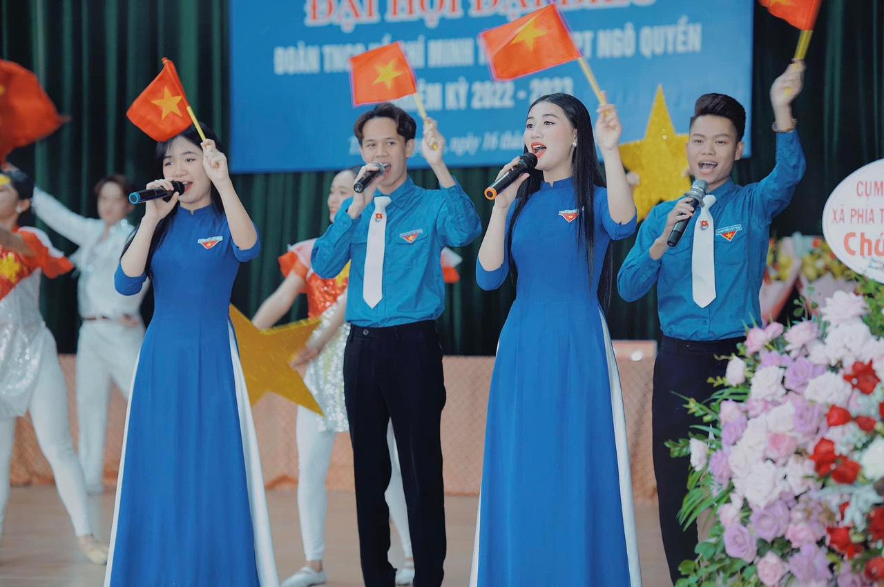 Thắm tình đoàn kết của tuổi trẻ trường CĐ VHNT Việt Bắc và THPT Ngô Quyền