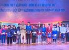 3 học sinh Trường CĐ VHNT Việt Bắc nhận quà trong chương trình Chung ta vì người nghèo – không để ai bị bỏ lại phía sau