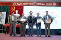 Giảng viên trường CĐ VHNT Việt Bắc nhận giải thưởng về sáng tác văn học, nghệ thuật về Đại đội thanh niên Xung phong 915