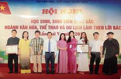ĐẠI DIỆN HSSV TRƯỜNG CĐ VHNT VIỆT BẮC THAM DỰ HỘI NGHỊ “HỌC SINH, SINH VIÊN XUẤT SẮC NGÀNH VĂN HÓA, THỂ THAO VÀ DU LỊCH LÀM THEO LỜI BÁC” LẦN THỨ V – NĂM 2017