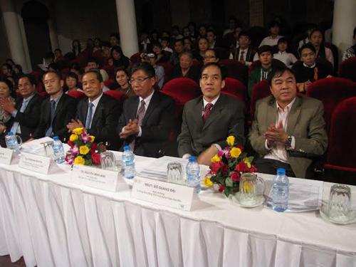 TRƯỜNG CĐ VHNT VIỆT BẮC NHẬN HỌC BỔNG TOYOTA NĂM 2014