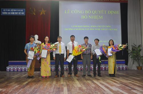 LỄ TRAO QUYẾT ĐỊNH BỔ NHIỆM CÁN BỘ LÃNH ĐẠO, QUẢN LÝ CÁC PHÒNG, KHOA CHUYÊN MÔNCỦA TRƯỜNG CĐ VHNT VIỆT BẮC