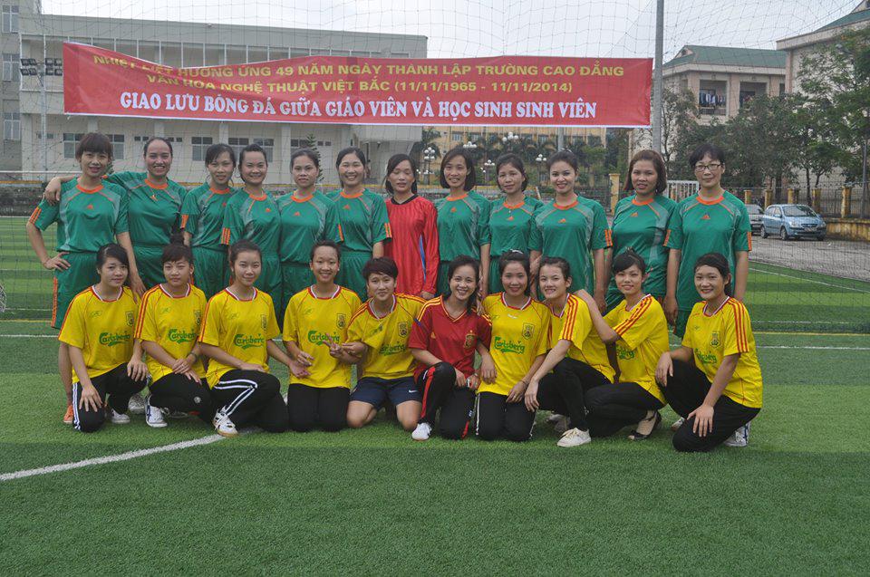 GIAO HỮU BÓNG ĐÁGIỮA CHI ĐOÀN CÁN BỘ GIÁO VIÊN VÀ HỌC SINH SINH VIÊN