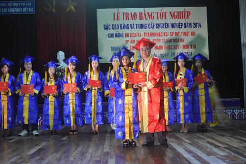 LỄ TRAO BẰNG TỐT NGHIỆP CHO HSSV TỐT NGHIỆP NĂM 2014