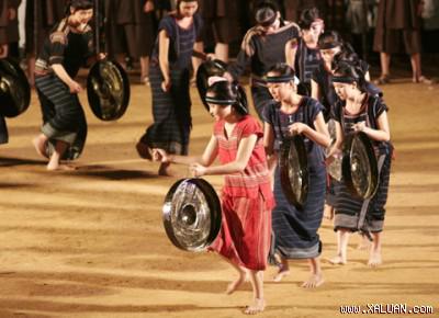 HÀNH TRÌNH DI SẢN : KHÔNG GIAN VĂN HÓA CỒNG CHIÊNG Ở TÂY NGUYÊN