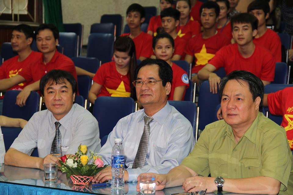 PHÁT ĐỘNG PHONG TRÀO THI ĐUA “HỌC SINH, SINH VIÊN TRƯỜNG CĐ VHNT VIỆT BẮC HỌC TẬP VÀ LÀM THEO TẤM GƯƠNG ĐẠO ĐỨC HỒ CHÍ MINH” , TUYÊN TRUYỀN ỦNG HỘ BIỂN ĐẢO QUÊ HƯƠNG.