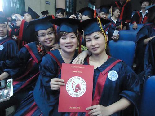 BẾ GIẢNG VÀ TRAO BẰNG TỐT NGHỆP LỚP ĐẠI HỌC QLVH HỆ VHVL KHÓA 2009- 2014