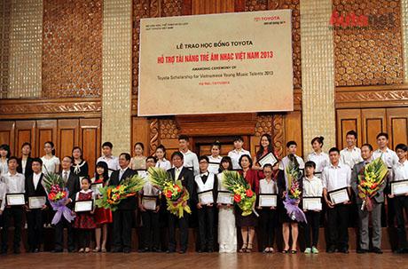 TOYOTA HỖ TRỢ TÀI NĂNG TRẺ ÂM NHẠC VIỆT NAM 2013