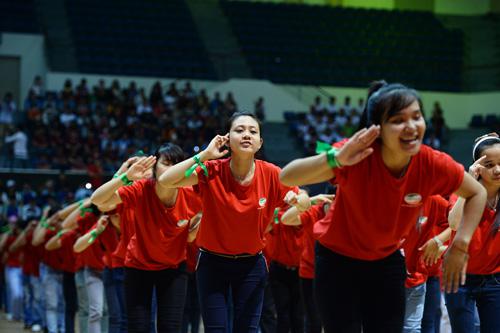 NHỮNG HÌNH ẢNH ĐẸP CỦA ” TÔI LÀ SINH VIÊN 2013 “