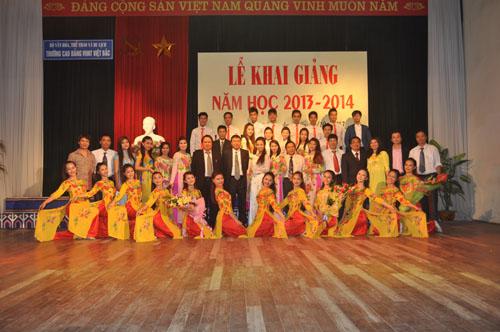TRƯỜNG CĐ VHNT VIỆT BẮC TƯNG BỪNG KHAI GIẢNG NĂM HỌC 2013- 2014