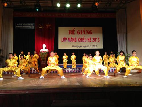 BẾ GIẢNG LỚP NĂNG KHIẾU HÈ 2013