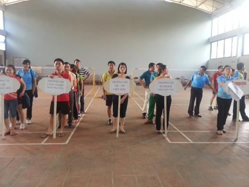 GIẢI THI ĐẤU CẦU LÔNG CÁN BỘ, CÔNG NHÂN VIÊN CHỨC, ĐIỀN KINH HS-SV KHỐI TRƯỜNG CĐ – THCN SỐ 1 TỈNH THÁI NGUYÊN 2013