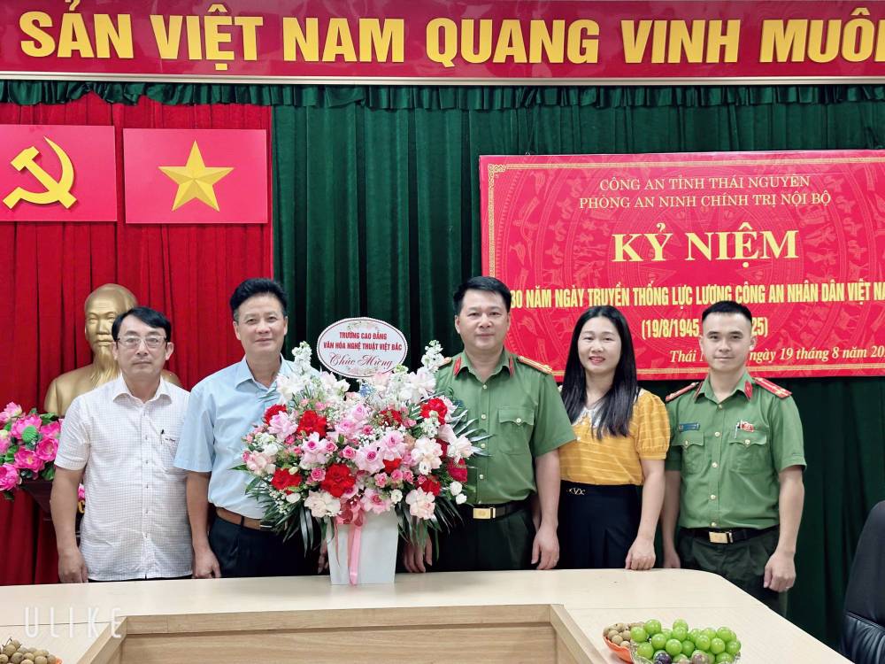 Trường CĐ VHNT Việt Bắc tri ân lực lượng Công an nhân dân