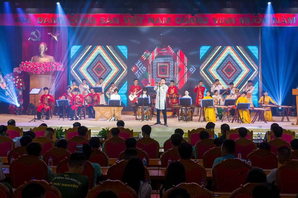 Dấu ấn Trường Cao đẳng Văn hóa Nghệ thuật Việt Bắc tại Lễ ra mắt FC Thái Nguyên