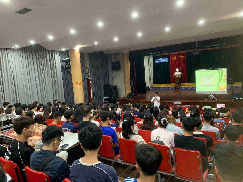 Trường Cao đẳng Văn hóa Nghệ thuật Việt Bắc tổ chức tuần sinh hoạt công dân cho học sinh sinh viên năm học 2026 - 2027 