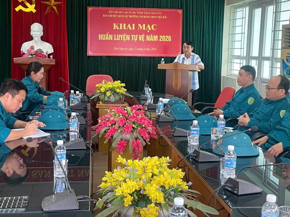 Trường Cao đẳng VHNT Việt Bắc khai mạc huấn luyện tự vệ năm 2026