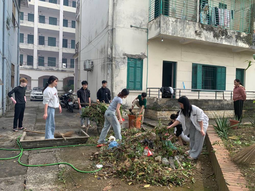 Ra quân tổng vệ sinh ký túc xá chuẩn bị đón Tết Nguyên Đán 2026
