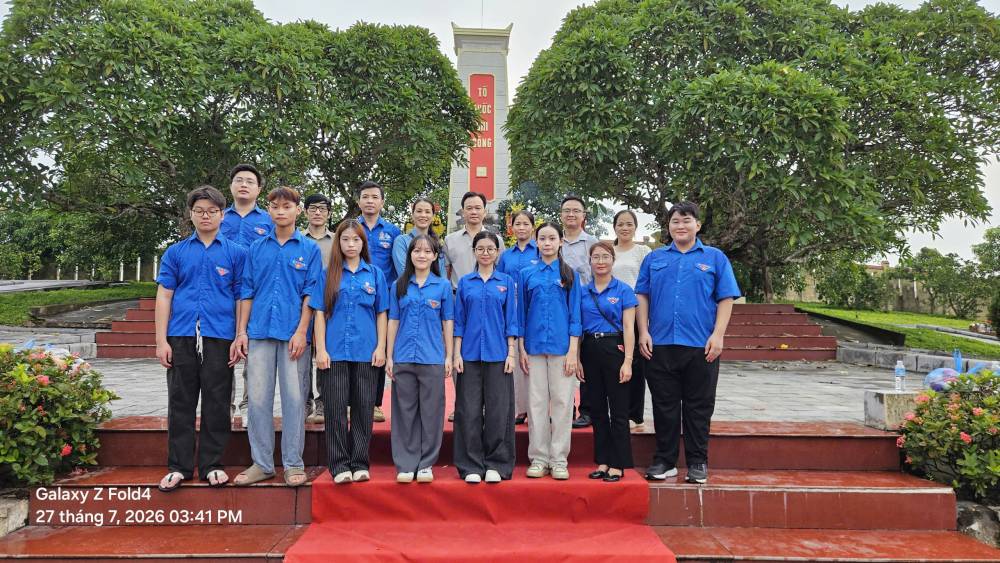 Tuổi trẻ Việt Bắc dâng hương tưởng nhớ các Anh hùng liệt sĩ nhân ngày 27/7 – Ngày Thương Binh Liệt sĩ