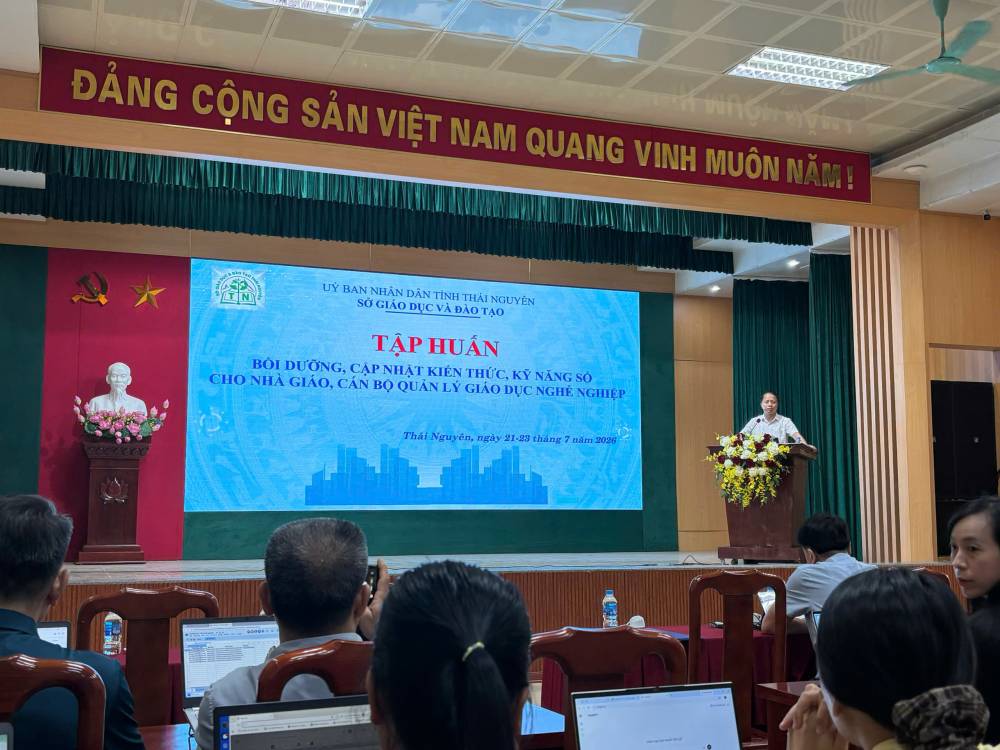 Trường Cao đẳng Văn hóa Nghệ thuật Việt Bắc tham dự khóa bồi dưỡng, cập nhập kiến thức, kỹ năng số cho nhà giáo, cán bộ quản lý giáo dục nghề nghiệp