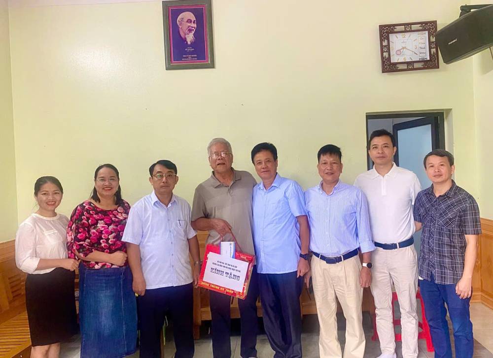 Nghĩa tình tháng Bảy tại Trường Cao đẳng Văn hóa Nghệ thuật Việt Bắc