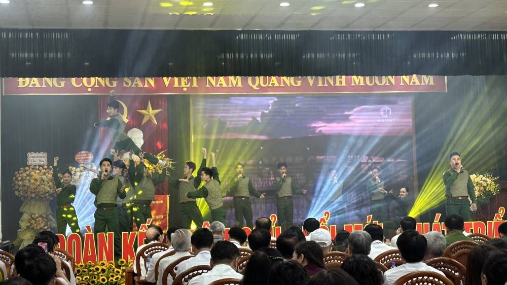 Thầy và Trò Trường CĐ VHNT Việt Bắc biểu diễn chào mừng đại hội MTTQVN thành phố Thái Nguyên lần thứ 18, nhiệm kỳ 2024 – 2029