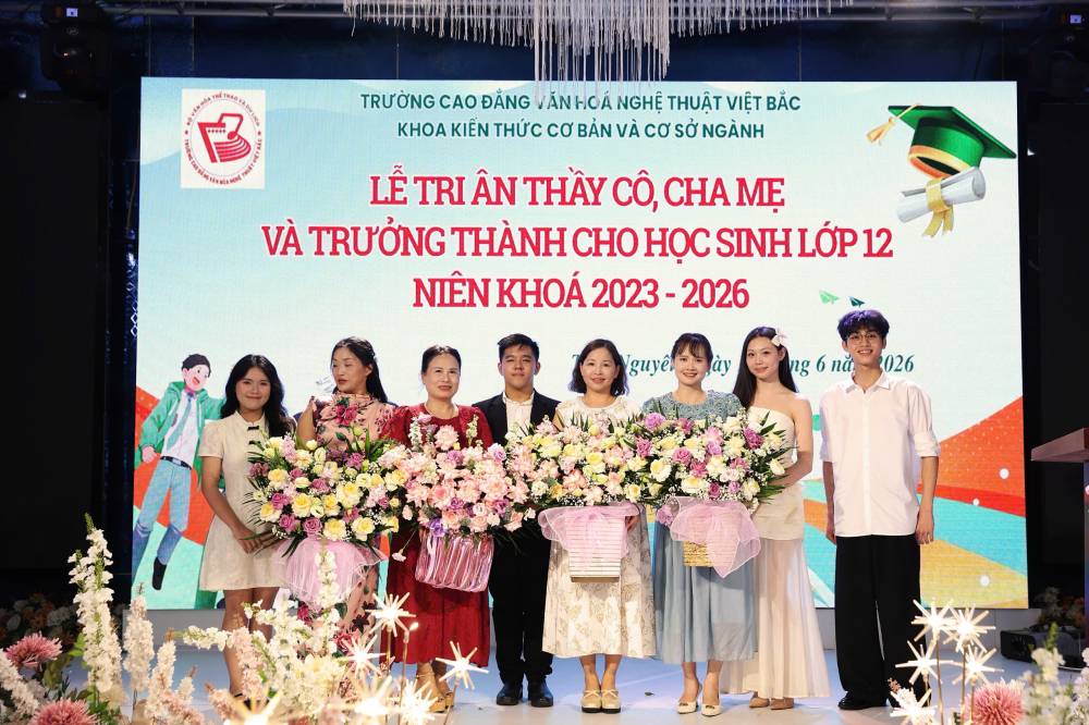 Lễ tri ân thầy cô, cha mẹ và trưởng thành học sinh khối 12