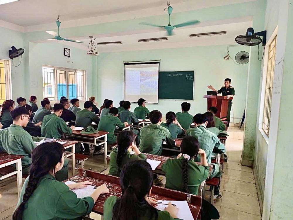 350 học sinh, sinh viên Trường Cao đẳng Văn hóa nghệ thuật Việt Bắc hoàn thành khóa học Giáo dục quốc phòng và an ninh