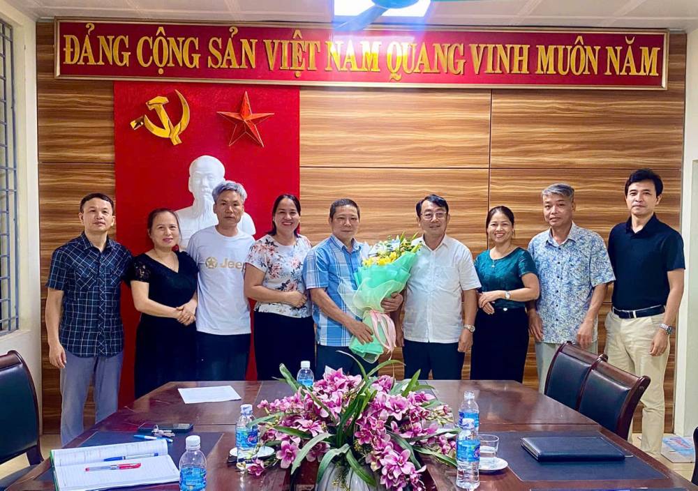 Trường Cao đẳng Văn hóa nghệ thuật Việt Bắc tổ chức gặp mặt, trao Quyết định nghỉ hưu cho đồng chí Dương Tuấn Giang