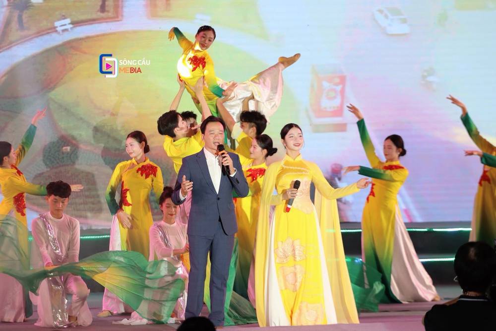 Chương trình nghệ thuật “Tự hào Đảng quang vinh – Vững bước kỷ nguyên mới” chào mừng thành công Đại hội Đảng bộ tỉnh Thái Nguyên lần thứ I, nhiệm kỳ 2025-2030