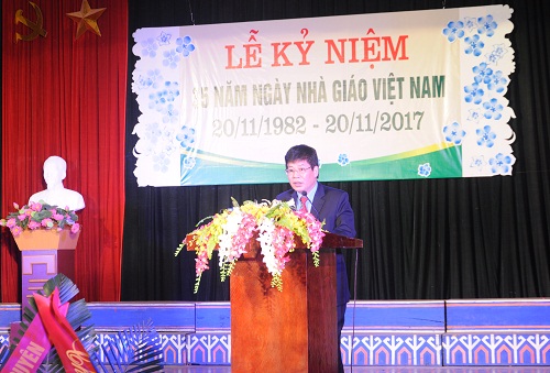 120ng20vuong20van20chung20doc20thu20chuc20mung20cua20bo20truong202017