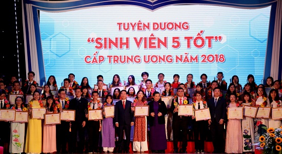 2033_sinh_vien_5_tyt