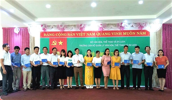boi20duong20dao20duc20cong20so202018