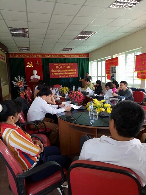 hoi20nghi20tong20ket20tuyen20sinh202016202-1