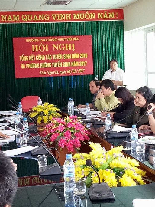 hoi20nghi20tong20ket20tuyen20sinh202016203-1