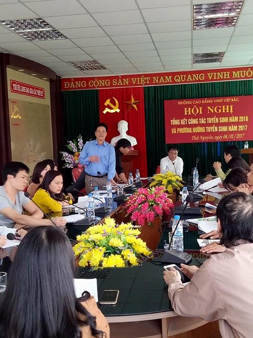 hoi20nghi20tong20ket20tuyen20sinh202016204-1