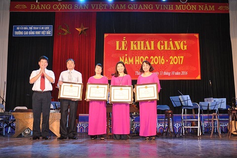 khai20giang20nam20hoc2010