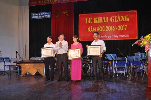 khai20giang20nam20hoc2011