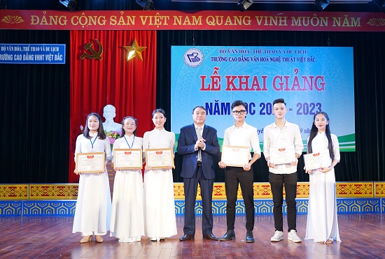 khai20giang20nam20hoc20moi20202220-20anh20bai202