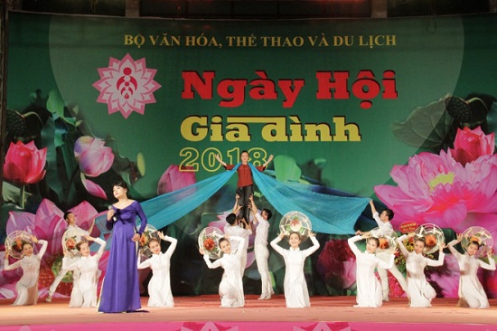 khai20mac20ngay20hoi20gia20dinh20viet20nam20201820-206