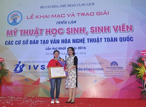 thu20truong20lien20trao20tang20trien20lam20sv202016